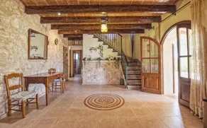 Villa 'Na Pont' with Pool, Garden, Terrace and Wi-Fi - Image 2