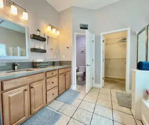 Big 4 bedroom house with parkview 15 min to airport or downtown - Image 3