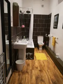 Beautiful Large 1 kingsized bed fully furnished apartment. - Image 5
