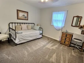 Updated cottage across from Lake Barkley, awesome patio, pets welcome! - Image 3