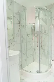 Modern Studio Apartment near Leeds City Centre  - sleep 3 people - Image 4
