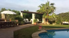 Family villa, spacious garden, swimming pool, playground, and absolute privacy. - Image 3