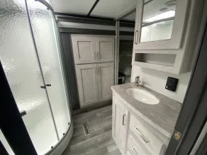Luxury RV get away near Kport - Image 4