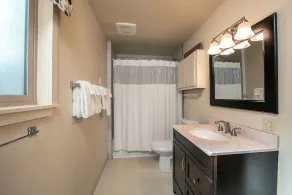 15 Lupine Lane Sleeps up to 12 and is between the SHARC and Fort Rock Park! - Image 5