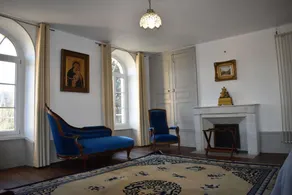 Large town house and outbuilding (sleeps 20) - Image 3