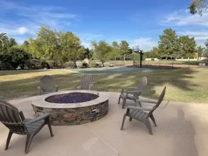 Beautiful Home on 1 acre lot facing the golf course in Scottsdale - Image 2