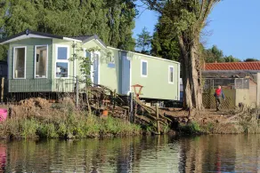 ERSTAUNLICHER NATURRÜCKZUG AM SEE - Image 4
