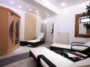 Apartment With Swimming Pool - Image 2