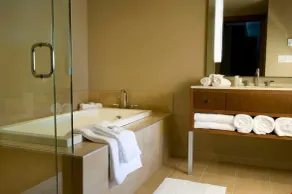Suite spacieuse + moderne | Procès-verbal du centre-ville de Whistler - Image 5