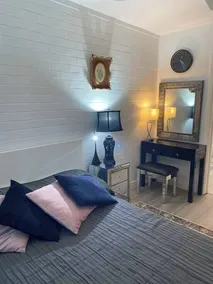 LOCATION LIFESTYLE CONVENIENCE! WIFI NETFLIX WINE - Image 3