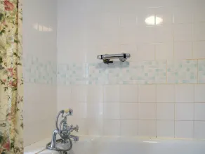 7 bedroom accommodation in Whitchurch - Image 5