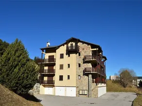Quiet apartment in station center with parking - Image 3
