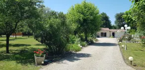 Atypical chalet close to the pool and activities - Image 5