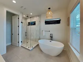 Beachside Beauty at Surfview Paradise - Image 5
