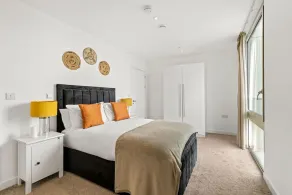 East Village Luxury Apartment - London - Image 5
