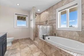 Soundfront Dog Friendly w/ Hot Tub, Private Boat Slip, Easy Windsports Access - Image 3