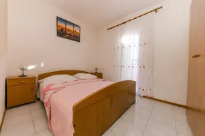 Seafront app with jacuzzi and huge terrace - Image 3