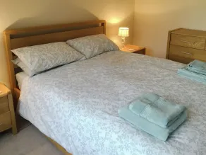 Alojamiento de 3 habitaciones en Fordham - Image 4