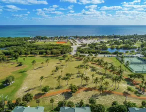 Beautiful Jupiter 3/2.5 + Loft Condo only steps from the beach on Carlin Park! - Image 3