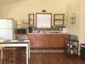 Red Oak Getaway - Image 4