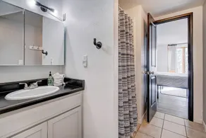 Claimjumper Condo - Hot Tub, Pool, Bus Route, Free Parking - Image 4