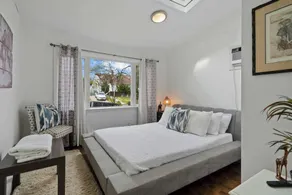Sea Cliff Charm | 5 Min to Beach, Fire Pit & BBQ - Image 4