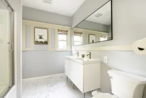 Spacious Craftsman House in Downtown LB - 5 car parking - Ideal for large groups - Image 5