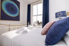 Host & Stay - Guildford Apartment - Image 4