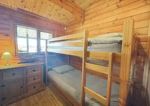 Comfortable lodge that sleeps four people, ideal for families. - Image 4