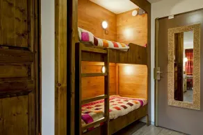 Overfladeareal: ca. 28 m². 3. sal. Orientering: Øst. Bjergudsigt. Stue med DVD, dobbeltseng - Image 5