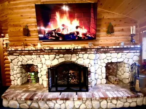 Enchanted Log Home on Large Lot Pet friendly - Image 2
