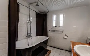 ELANORA ROSE IS WITHIN CLOSE WALKING TO SHOPS, CAFES AND THE PT ELLIOT BAKERY - Image 2