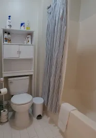 Magnifique condo au dernier étage incluant l'accès au centre d'activité du village et aux piscines! - Image 2