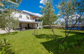 Stunning Home In Zmijavci - Image 2