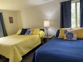Upscale house with deck, yard - walk to Stadium and 10 minutes to Downtown! - Image 3