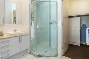 Keith's on Sylvan Beach. Stylish 2BR unit with awesome Pumistone Passage views. - Image 3