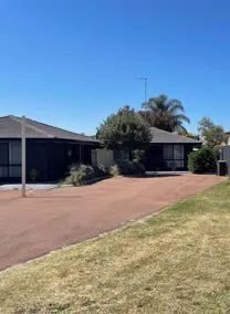 Beach Stay on Ormsby. Two bedroom unit with secure backyard.   - Image 4