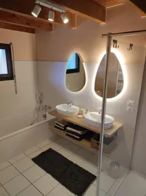 PROPERTY 100 M FROM THE BEACH - Image 3