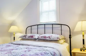 3BR Beautiful Remodeled Victorian w/ Beach Locker - Image 5