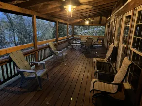 Derby Time Riverside Cabin - Image 5