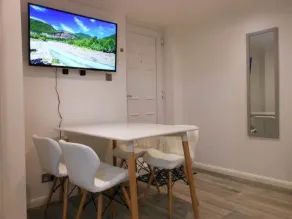 “Great location” Cosy Modern Apartment inc. Twin/DBL Bedroom & Free Parking - Image 5