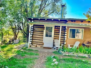 DH Lawrence Farm Cabin: Hot tub, Sauna Farm Animal - Image 3
