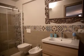 Charming outbuilding with swimming pool in a private villa - Image 4