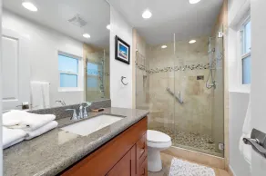 Oceanfront Boardwalk-Eigenschaft, neu renoviert Großer Patio, Schritte zum Sand. - Image 2