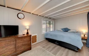 A Couple's Urban Get-A-Way Bungalow Under The Pines - Image 5