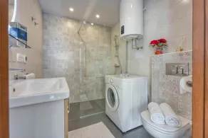 Vila Leonarda with Terrace and Garden - Happy Rentals - Image 4
