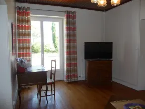 Gîte adapté aux familles avec barbecue et jardin - Image 2