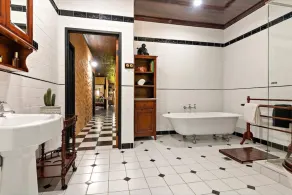 Luxury homestead with pool and spa, Hunter Valley - Image 4