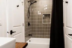 Cozy private bungalow - Hot Tub - Walk to Lake Michigan! - Image 4