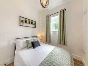 2 bedroom accommodation in Durham - Image 5